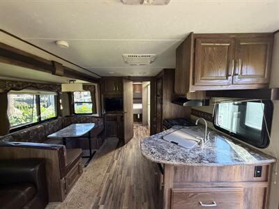 2015 Keystone Cougar 28RLSWE - Photo 4 - Oregon City, OR 97045