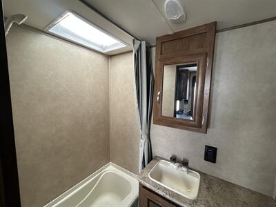 2017 Forest River Wildwood 191RDXL   - Photo 11 - Oregon City, OR 97045