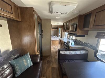 2017 Forest River Wildwood 191RDXL   - Photo 5 - Oregon City, OR 97045