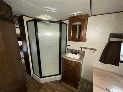 2014 Forest River V-Cross 275VRL   - Photo 11 - Oregon City, OR 97045