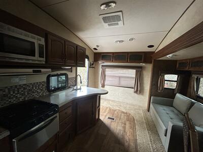 2014 Forest River V-Cross 275VRL   - Photo 9 - Oregon City, OR 97045