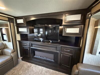 2018 Grand Design Momentum 376TH   - Photo 9 - Oregon City, OR 97045