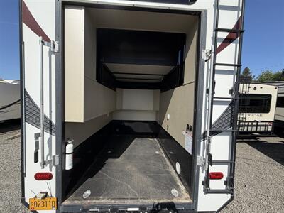 2018 Grand Design Momentum 376TH   - Photo 27 - Oregon City, OR 97045