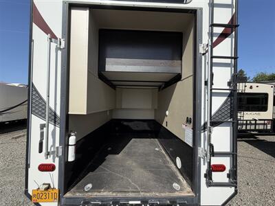 2018 Grand Design Momentum 376TH   - Photo 26 - Oregon City, OR 97045