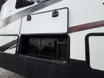 2018 Grand Design Momentum 376TH   - Photo 29 - Oregon City, OR 97045