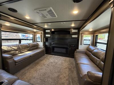 2018 Grand Design Momentum 376TH   - Photo 6 - Oregon City, OR 97045