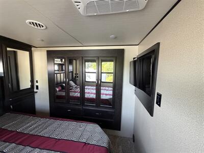 2018 Grand Design Momentum 376TH   - Photo 20 - Oregon City, OR 97045