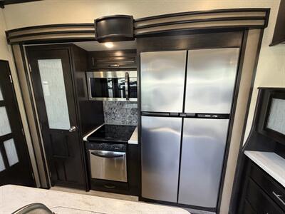 2018 Grand Design Momentum 376TH   - Photo 13 - Oregon City, OR 97045