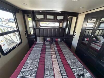 2018 Grand Design Momentum 376TH   - Photo 19 - Oregon City, OR 97045