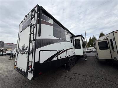 2018 Grand Design Momentum 376TH   - Photo 25 - Oregon City, OR 97045