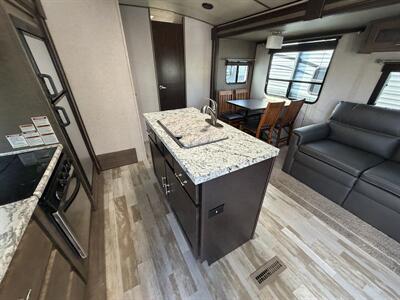 2018 Forest River Surveyor 285IKDS   - Photo 11 - Oregon City, OR 97045