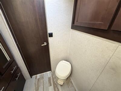 2018 Forest River Surveyor 285IKDS   - Photo 17 - Oregon City, OR 97045