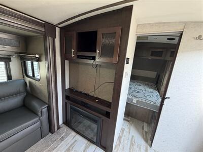 2018 Forest River Surveyor 285IKDS   - Photo 9 - Oregon City, OR 97045
