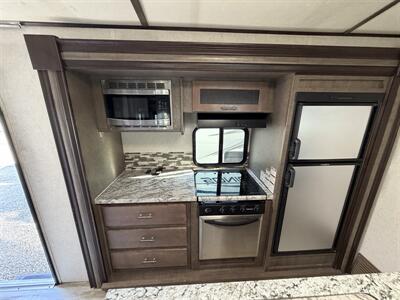 2018 Forest River Surveyor 285IKDS   - Photo 10 - Oregon City, OR 97045
