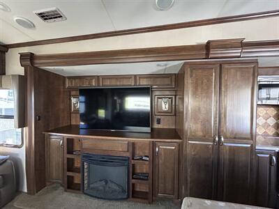 2015 Forest River Cardinal 3850   - Photo 10 - Oregon City, OR 97045
