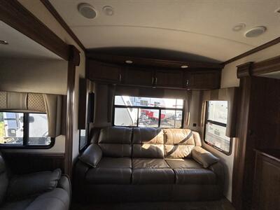 2015 Forest River Cardinal 3850   - Photo 9 - Oregon City, OR 97045