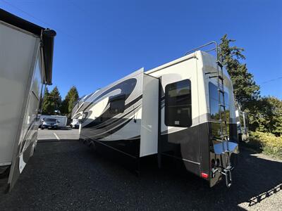 2015 Forest River Cardinal 3850   - Photo 4 - Oregon City, OR 97045