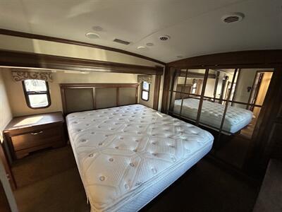 2015 Forest River Cardinal 3850   - Photo 14 - Oregon City, OR 97045