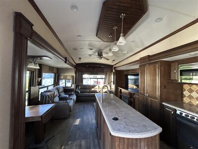 2015 Forest River Cardinal 3850   - Photo 6 - Oregon City, OR 97045
