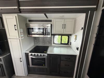 2021 Keystone Cruiser Aire 28RD   - Photo 10 - Oregon City, OR 97045