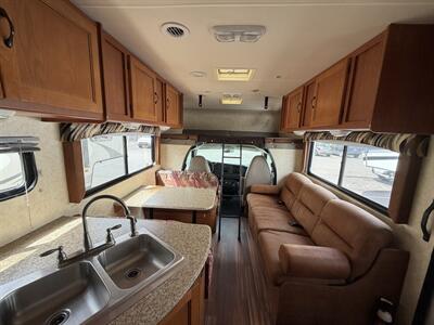 2012 Coachmen Freelander 28QB   - Photo 8 - Oregon City, OR 97045