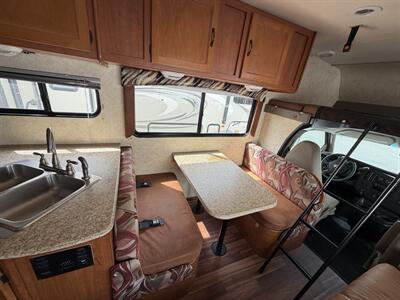 2012 Coachmen Freelander 28QB   - Photo 10 - Oregon City, OR 97045