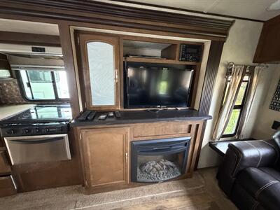 2016 Forest River Heritage Glen 272RL   - Photo 9 - Oregon City, OR 97045