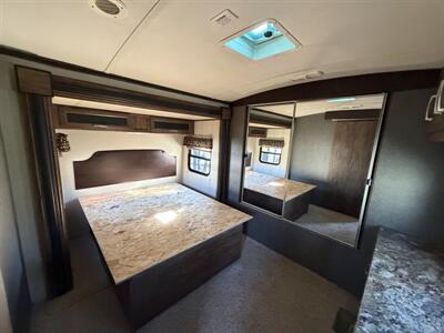 2015 Keystone Cougar 30RLI - Photo 17 - Oregon City, OR 97045