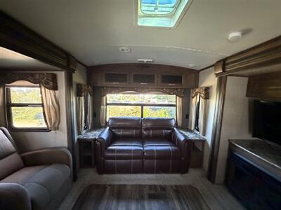 2015 Keystone Cougar 30RLI - Photo 11 - Oregon City, OR 97045