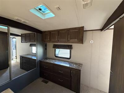 2015 Keystone Cougar 30RLI - Photo 18 - Oregon City, OR 97045