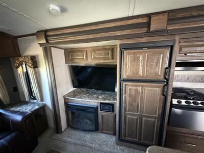 2015 Keystone Cougar 30RLI - Photo 10 - Oregon City, OR 97045