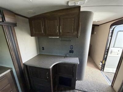 2015 Keystone Cougar 30RLI - Photo 14 - Oregon City, OR 97045