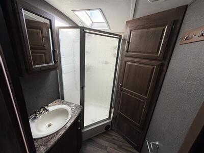 2015 Keystone Cougar 30RLI - Photo 19 - Oregon City, OR 97045