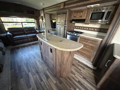 2015 Keystone Cougar 30RLI - Photo 15 - Oregon City, OR 97045