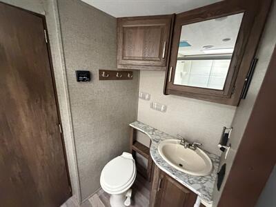 2018 Keystone Cougar 28RLSWE   - Photo 12 - Oregon City, OR 97045