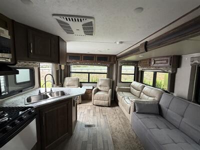 2018 Keystone Cougar 28RLSWE   - Photo 5 - Oregon City, OR 97045