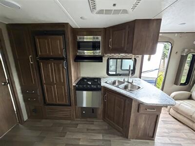 2018 Keystone Cougar 28RLSWE   - Photo 10 - Oregon City, OR 97045