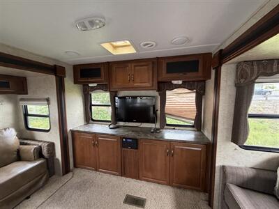 2013 Keystone Cougar 32RESWE - Photo 7 - Oregon City, OR 97045