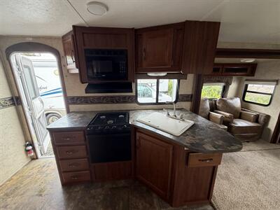 2013 Keystone Cougar 32RESWE - Photo 9 - Oregon City, OR 97045