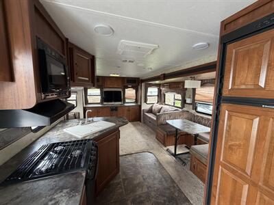 2013 Keystone Cougar 32RESWE - Photo 5 - Oregon City, OR 97045