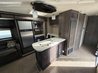 2015 Keystone Kodiak 331RLSL - Photo 15 - Oregon City, OR 97045