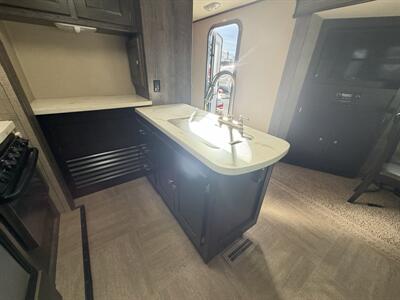 2015 Keystone Kodiak 331RLSL - Photo 14 - Oregon City, OR 97045