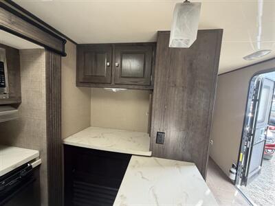 2015 Keystone Kodiak 331RLSL - Photo 13 - Oregon City, OR 97045