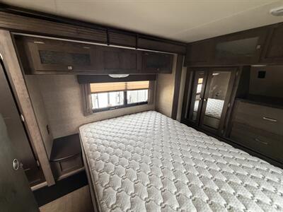2015 Keystone Kodiak 331RLSL - Photo 16 - Oregon City, OR 97045