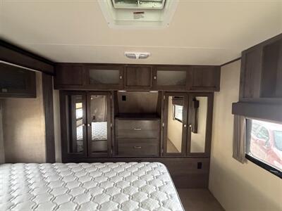 2015 Keystone Kodiak 331RLSL - Photo 17 - Oregon City, OR 97045