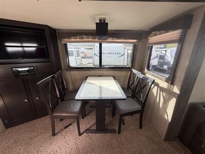 2015 Keystone Kodiak 331RLSL - Photo 11 - Oregon City, OR 97045