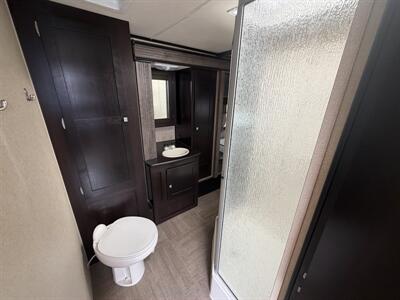 2015 Keystone Kodiak 331RLSL - Photo 21 - Oregon City, OR 97045