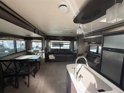 2015 Keystone Kodiak 331RLSL - Photo 6 - Oregon City, OR 97045