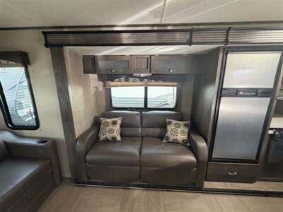 2015 Keystone Kodiak 331RLSL - Photo 9 - Oregon City, OR 97045