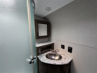2021 Venture RV Sonic 220VBH   - Photo 11 - Oregon City, OR 97045